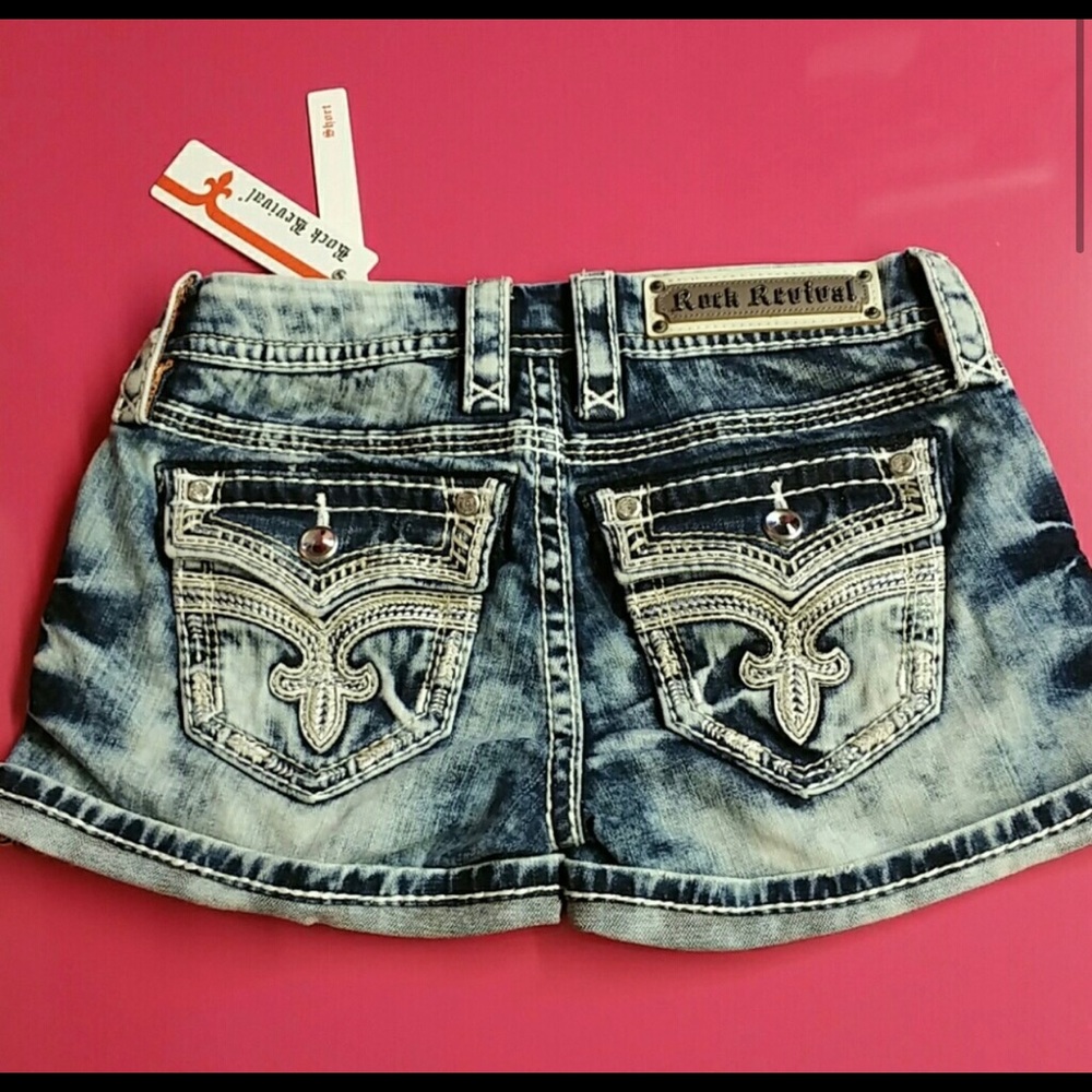 ISO: Rock Revival Ena shorts just like this! Read